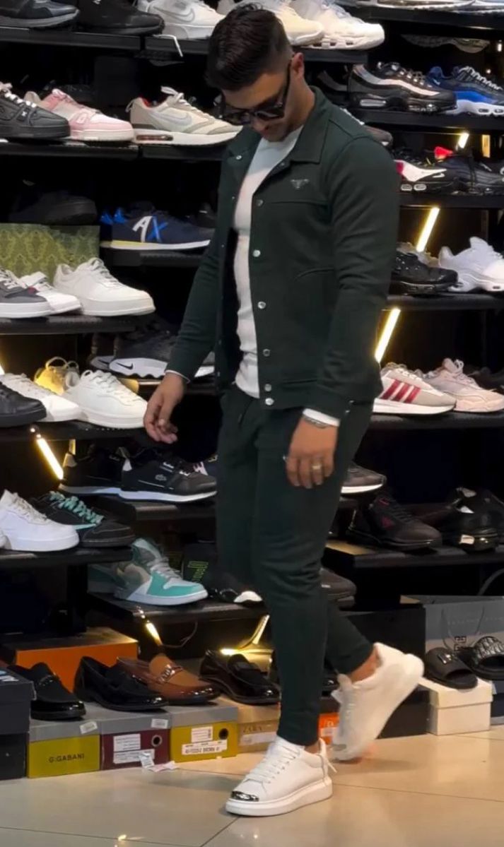 Ensemble PRADA سروال + veste . (بدون قميص بلا تريكو)